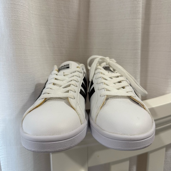 NWOB Adidas Women's White and Black Athletic Shoes grand court sneakers - Picture 4 of 7